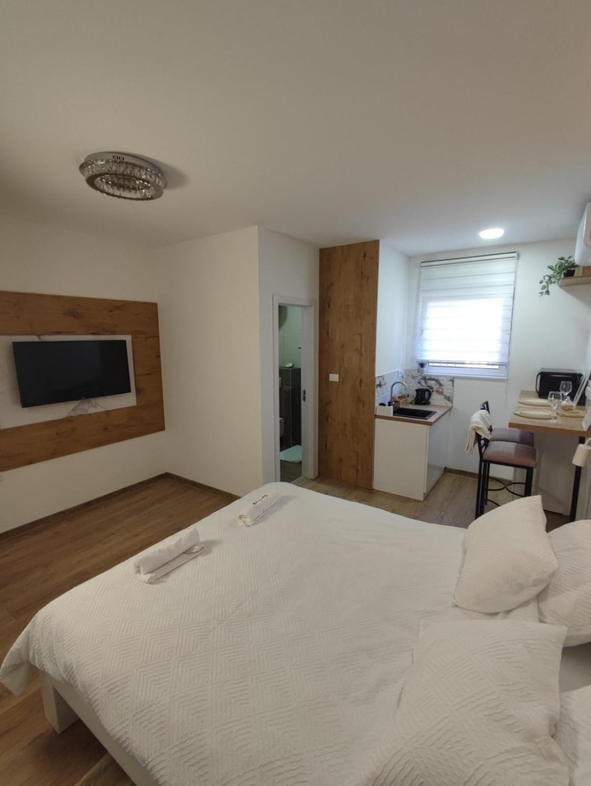 Apartmani Happy House Surčin Exterior foto